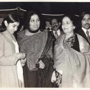 Ada with singer Madam Noor Jehan (Lahore, 1977) Ada with singer Madam Noor Jehan (Lahore, 1977)